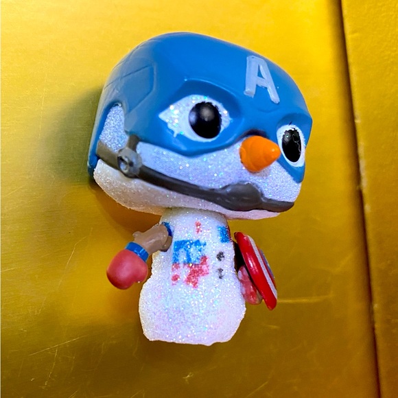 FUNKO MARVEL 2022 HOLIDAY ADVENT POCKET POP CAPTAIN AMERICA GLITTER SNOWMAN 1.5” - Picture 4 of 9